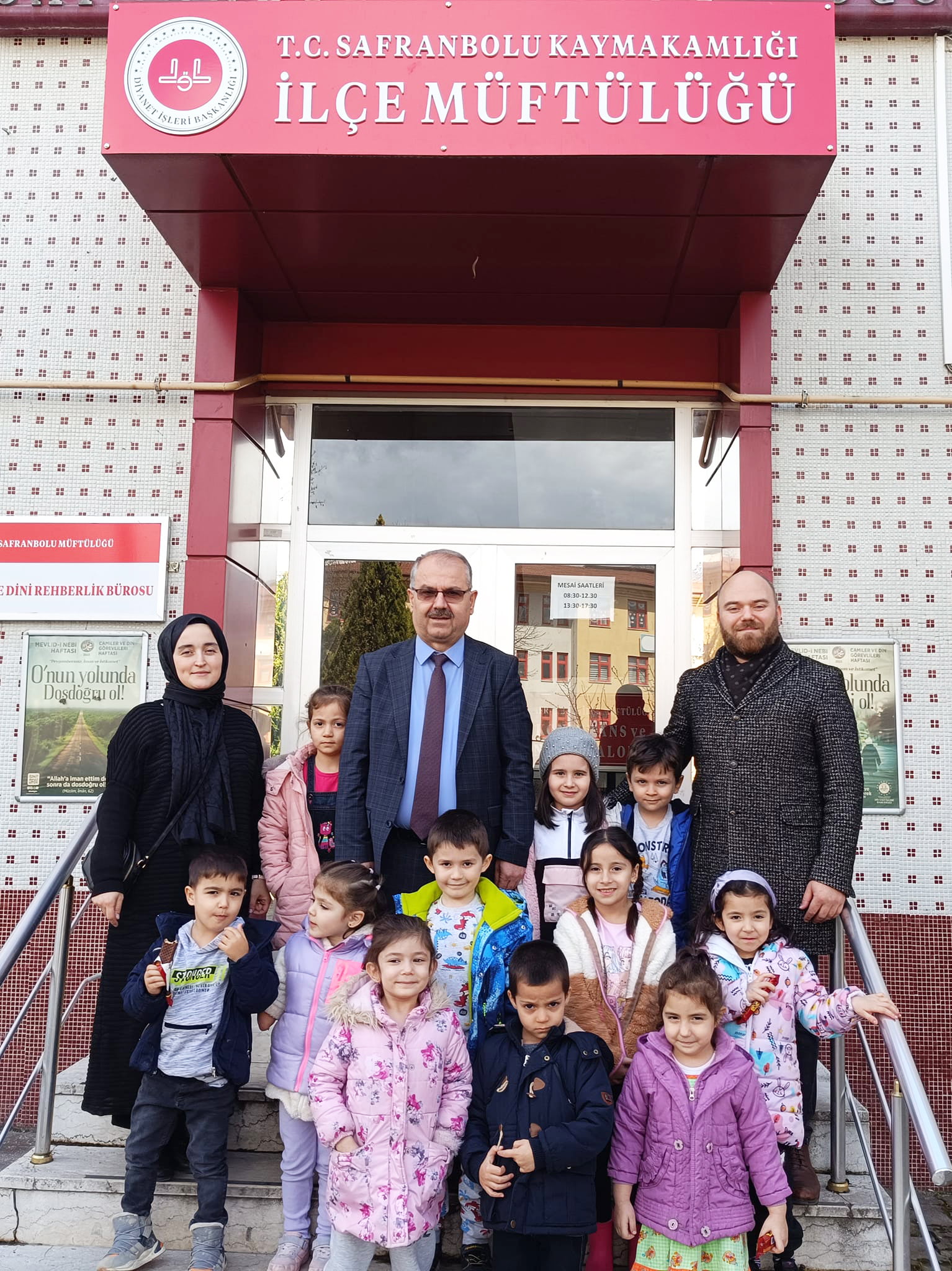 BİZ BÖYLE BİR MİLLETİZ   · 