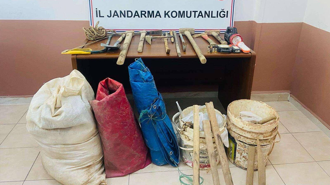 SAFRANBOLU’DA KAÇAK KAZI OPERASYONU: 2 ŞÜPHELİ SUÇÜSTÜ YAKALANDI