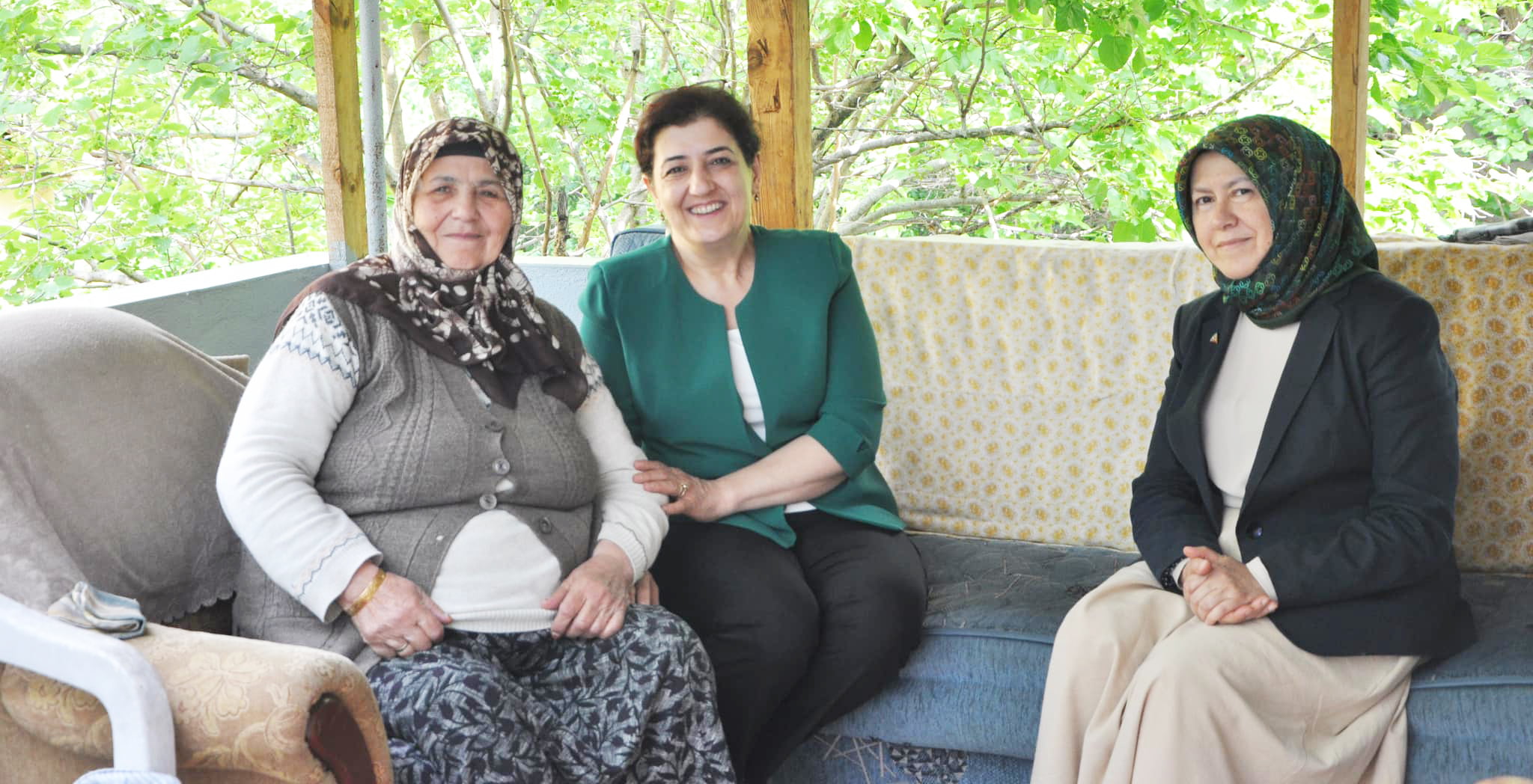 SÜREYYA YAVUZ HANIMEFENDİ ŞEHİT AİLEMİZİ ZİYARET ETTİ.