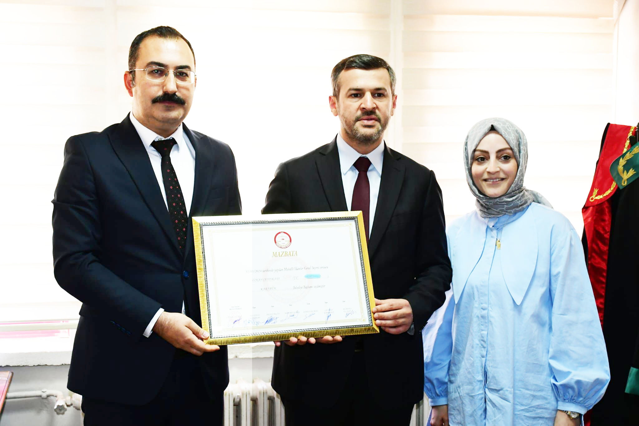 BELEDİYE BAŞKANI ÖZKAN ÇETİNKAYA MAZBATASINI ALDI