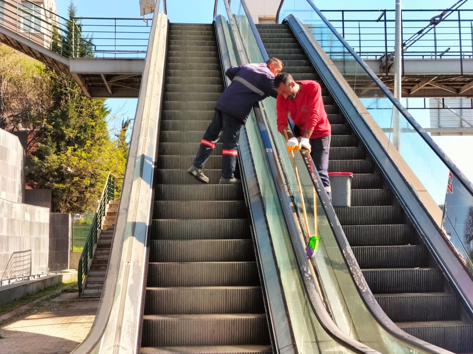 BELEDİYE’DEN BAYRAM TEMİZLİĞİ