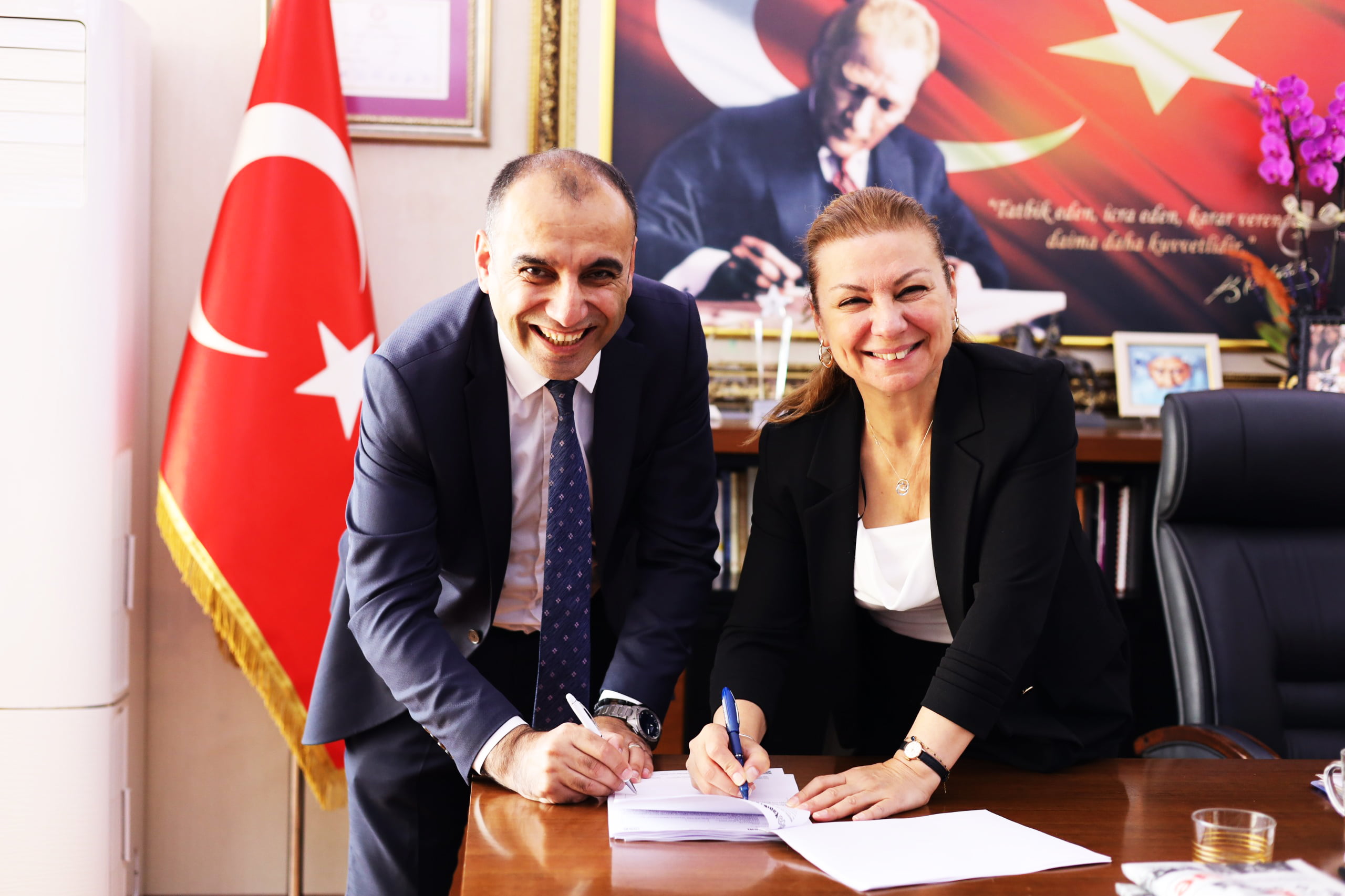 BAŞKAN KÖSE İMZALADI;                            İŞÇİLER 25 BİN TL ALACAK