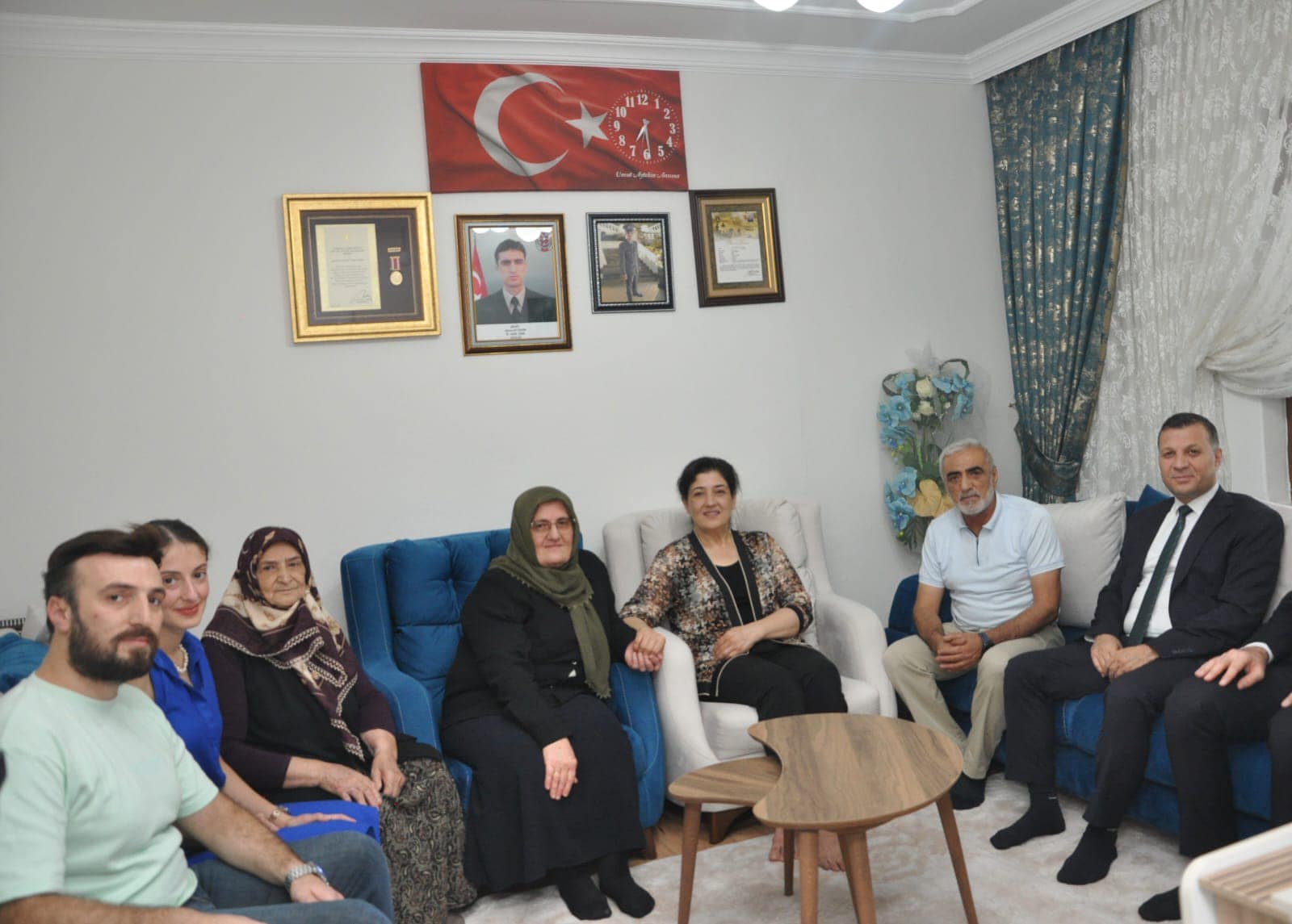 SÜREYYA YAVUZ HANIMEFENDİ’DEN                     ŞEHİT AİLESİNE ZİYARET    