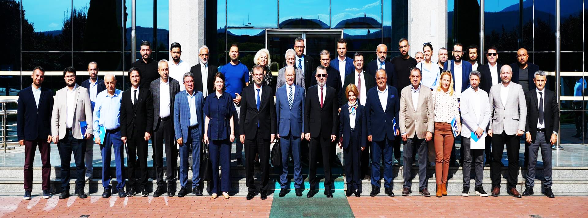 KARABÜK ÜNİVERSİTESİ  İŞ DÜNYASIYLA BAĞLARINI GÜÇLENDİRİYOR