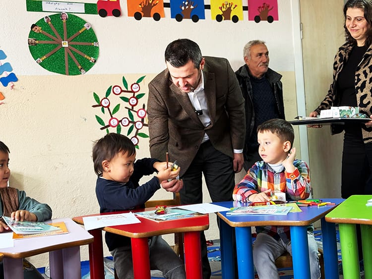 ÇETİNKAYA ÇOCUKLARA DİŞ MACUNU VE                FIRÇA DAĞITTI