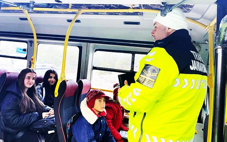 SERVİS  ARAÇLARI  DENETLENİYOR