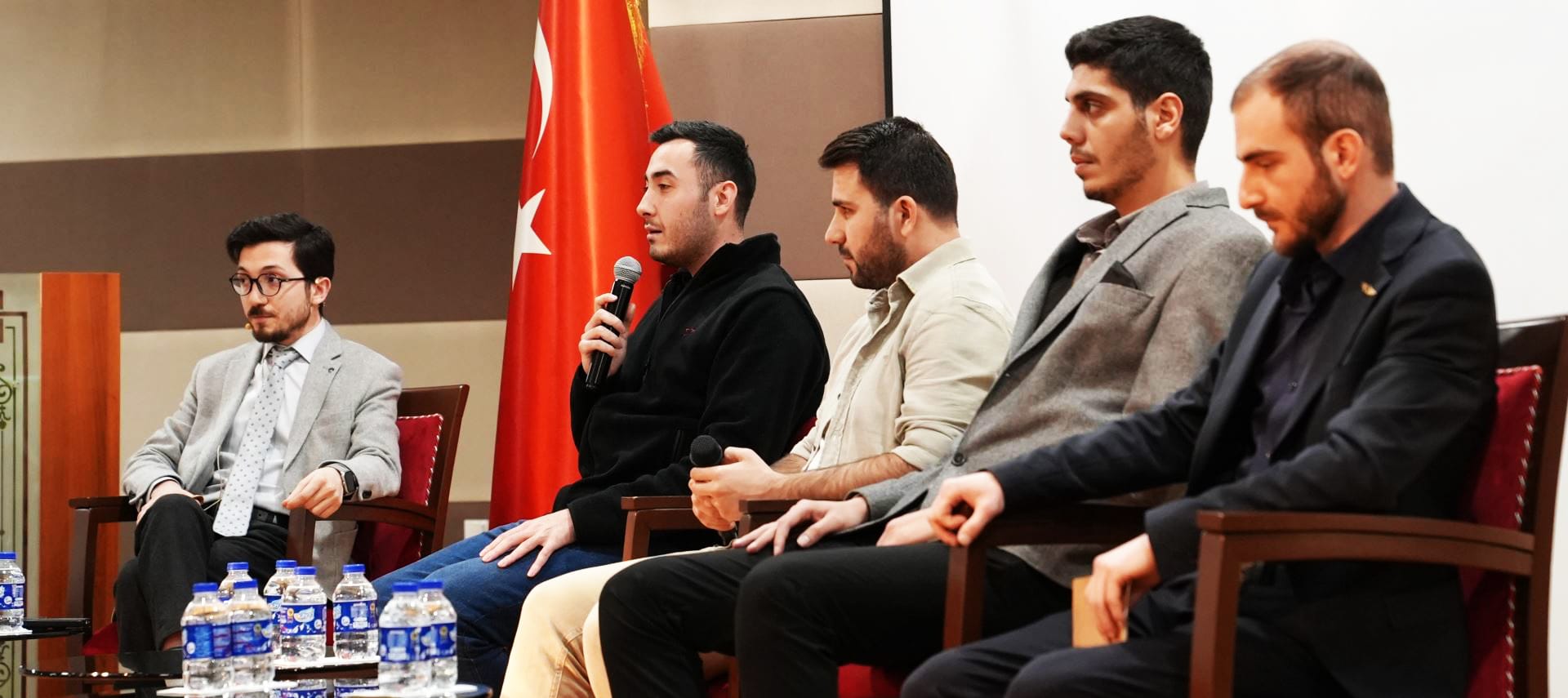 “MEZUNLARIMIZ ANLATIYOR”                              PANELİNE YOĞUN İLGİ