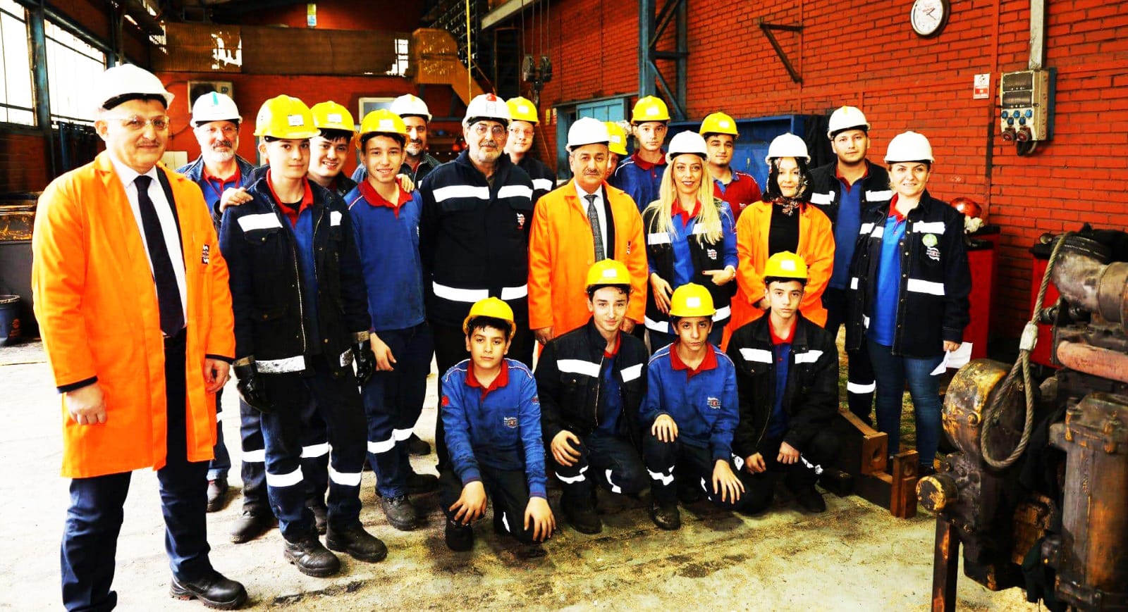 KARDEMİR’DEN ÖĞRENCİLERE                      MESLEKİ EĞİTİM VE İŞ İMKANI          