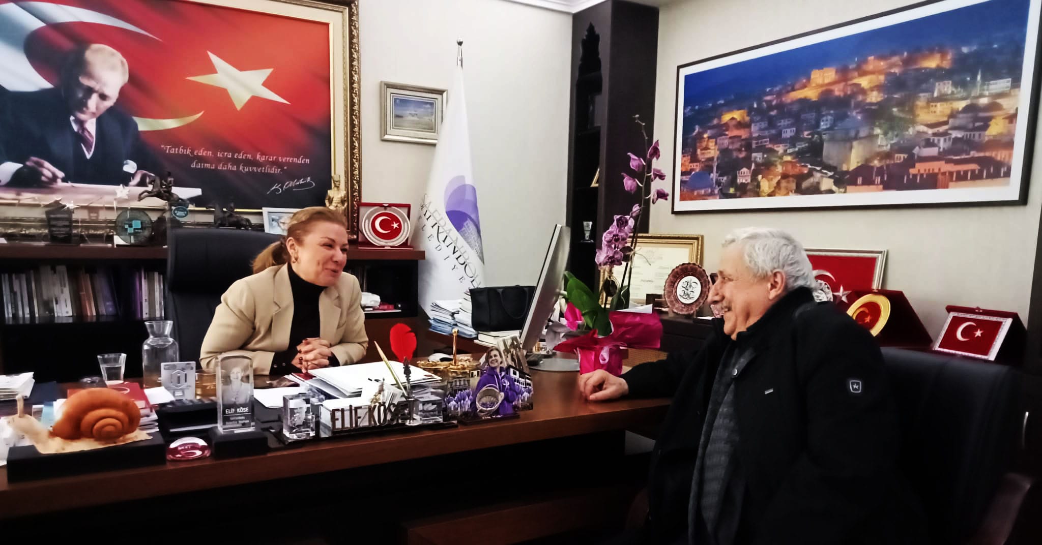 VEREN EL İLE ALAN EL BULUŞUYOR
