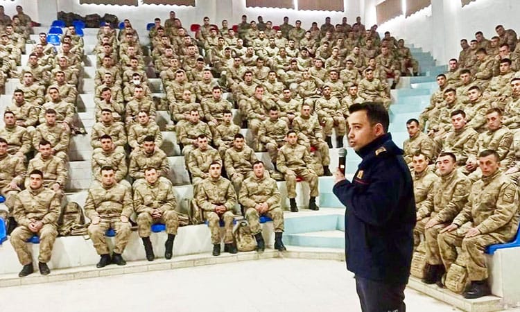 İTFAİYEDEN ASKERE YANGIN DERSİ