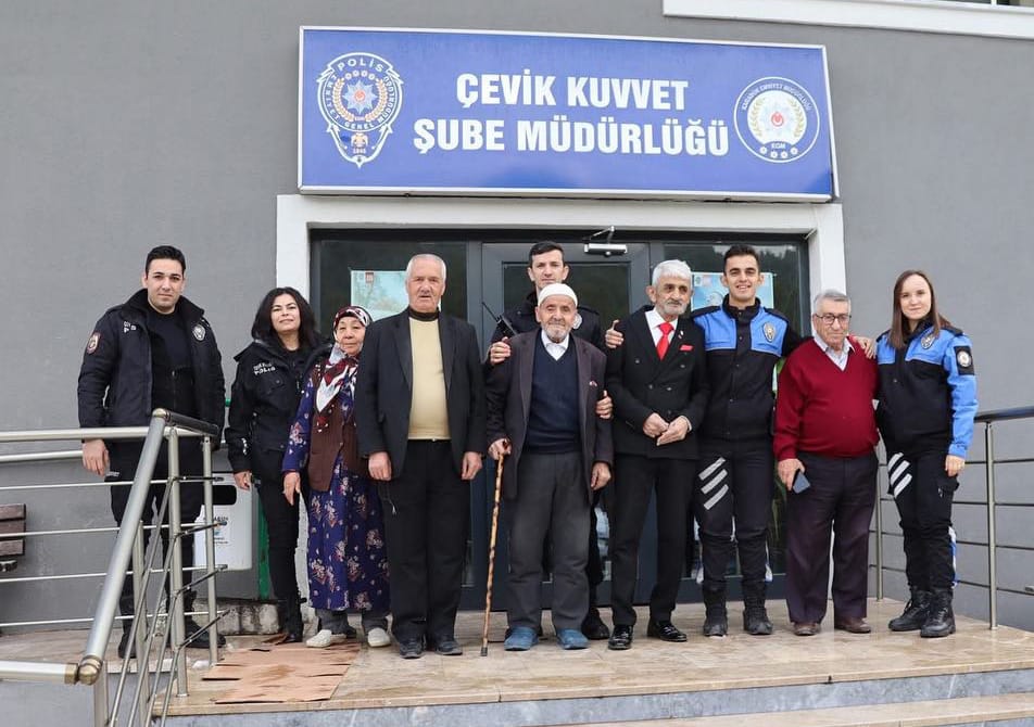 POLİSTEN ÇİĞ KÖFTE PARTİSİ