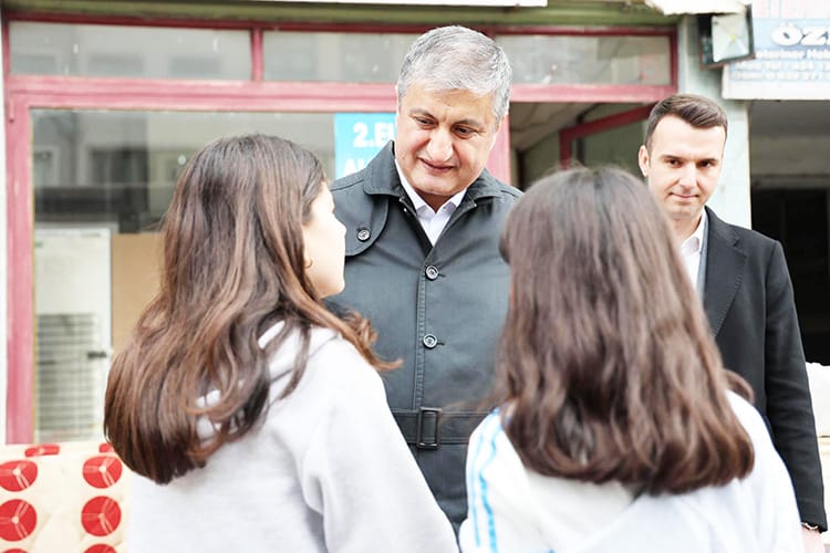 VALİ YAVUZ SAHADA VATANDAŞLARLA