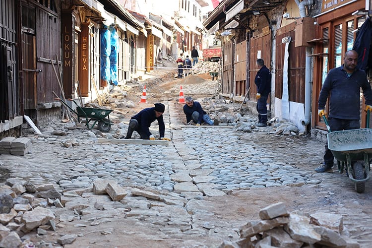 Dekoratif Taşlar Manifaturacılar Çarşısı’nda
