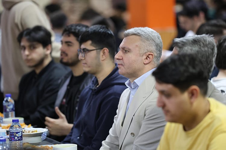 YAZICI İFTARINI ÖĞRENCİLER İLE AÇTI