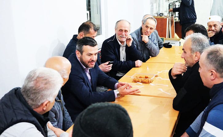 Başkan Çetinkaya,                                  Kapullu’da Vatandaşlarla