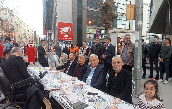 ÇETİNKAYA. “SOFRAMIZDA BİRLİK, ŞEHRİMİZDE BEREKET” DEDİ 7000 KİŞİ                İFTAR ETTİ