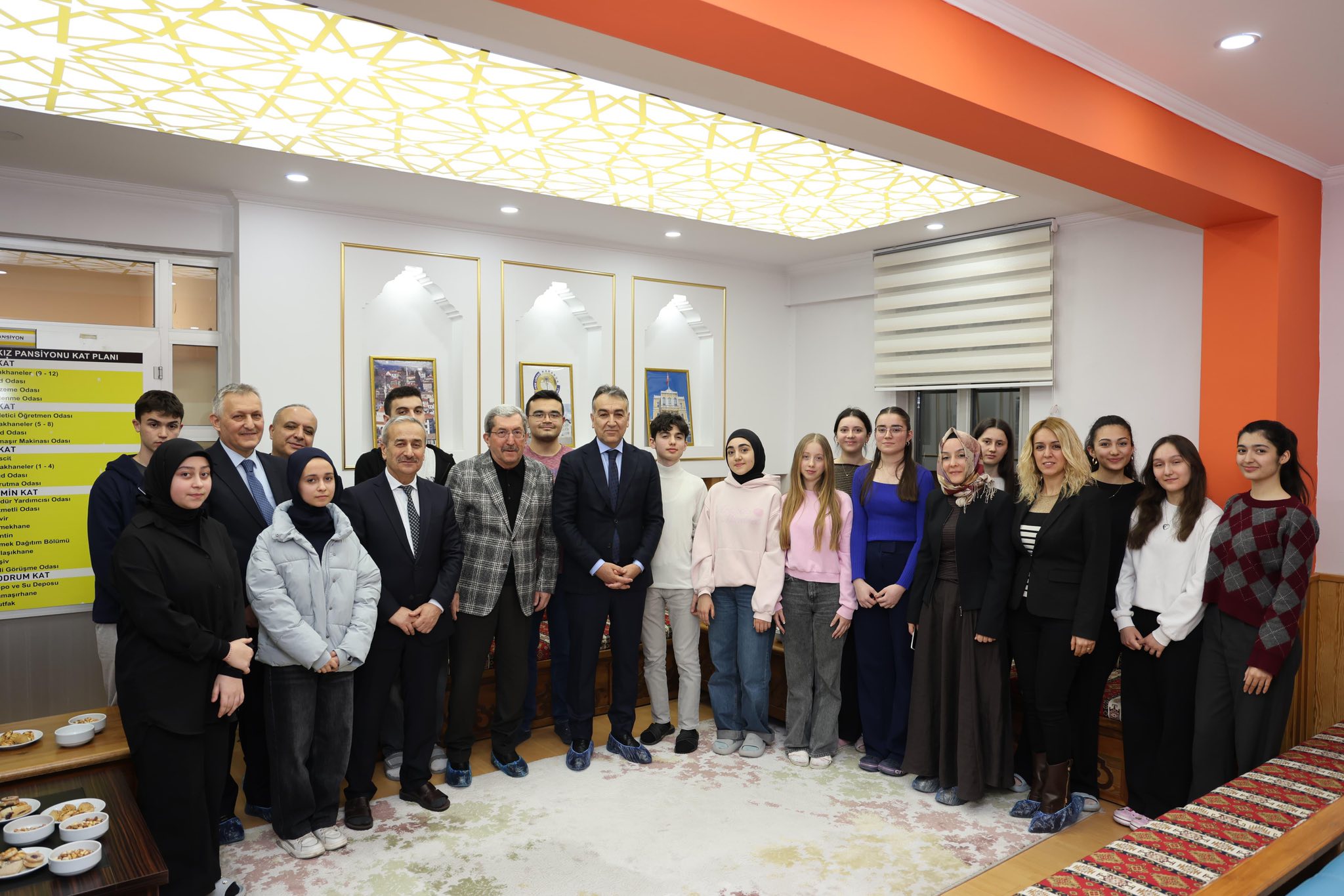 Vali Çağatay, Öğrencilerle İftarda Buluştu.